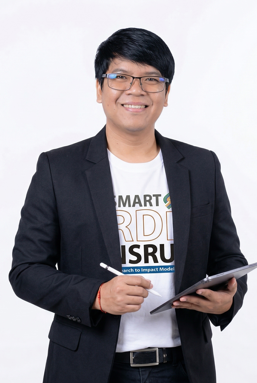  ผู้ช่วยศาสตราจารย์  รพีพัฒน์ มั่นพรม